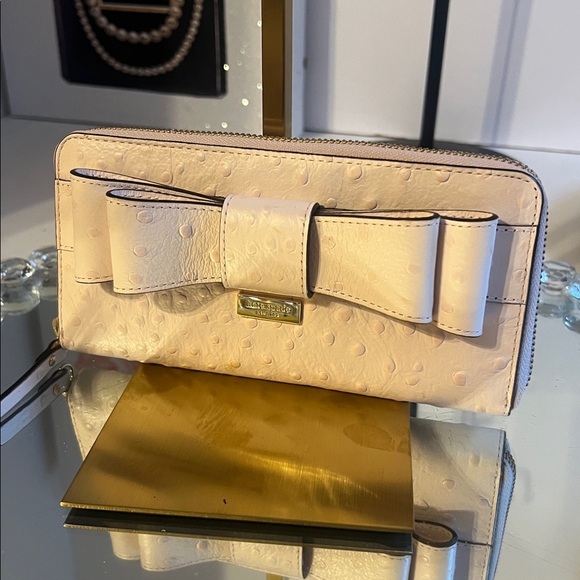 Kate Spade blush pink ostrich leather Large Bow zip round wallet - Picture 3 of 9